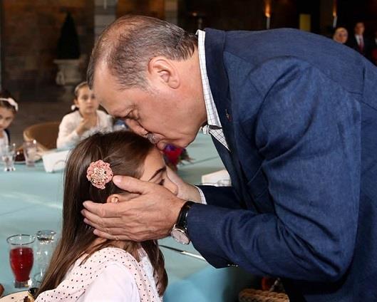 Cumhurbaşkanı Şehit Çocuklarıyla Bayramlaştı